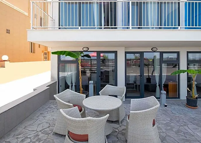 Grand Dodo'S Triada Seaview Studios