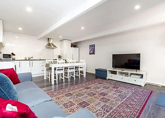 Peaceful 1Br Home Near Canberra Hospital - Hosted By Canstay