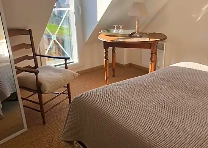Bed and Breakfast Camélia rouge à Granville