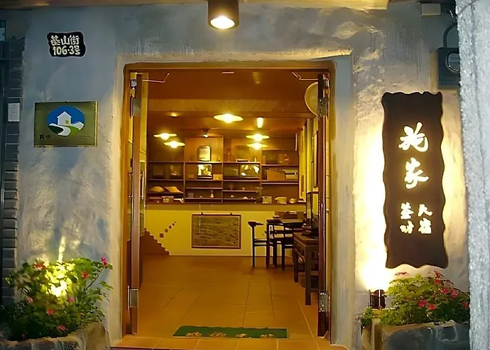 Jiufen Hotels