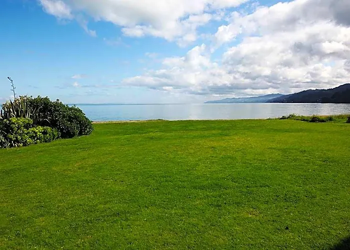 Te Puru Beach Lodge