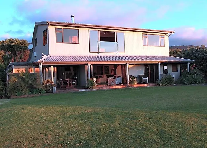 Te Puru Beach Lodge