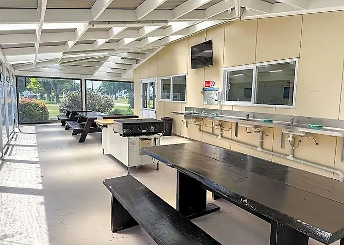 Kaiteriteri Recreation Reserve Cabins