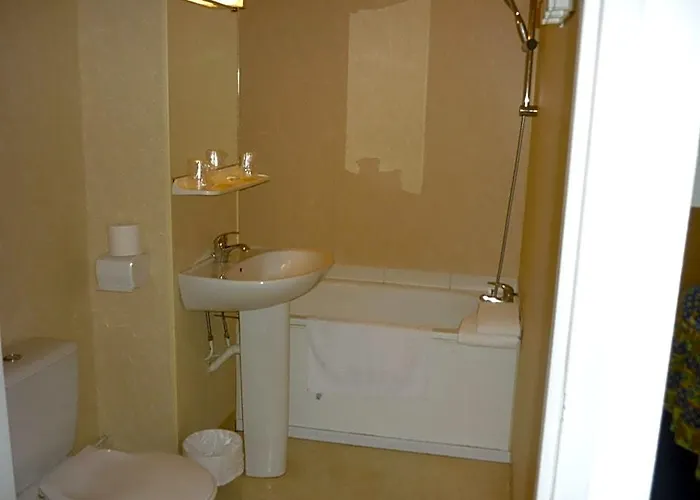 Montbard Hotels