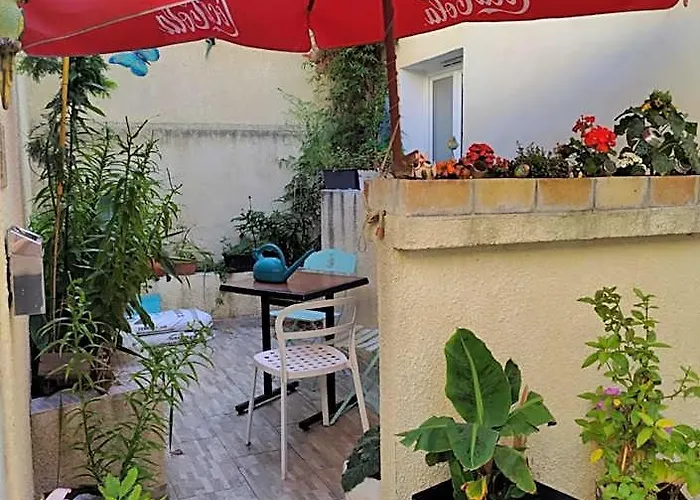 Hotel Les Coquelicots à Montrouge