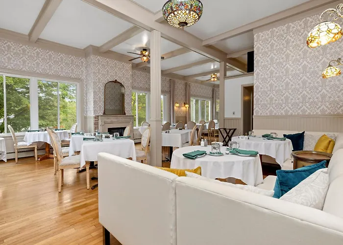 Lake Luzerne Hotels