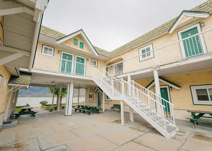 Suite 12 Green Gables Resort Lake View Retreat