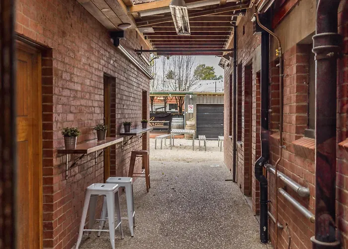 Kyneton Hotels
