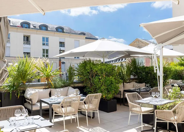 Versailles Hotels