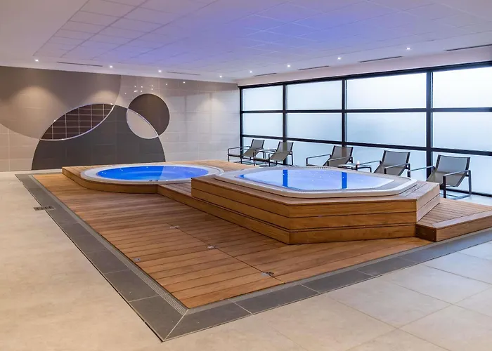 Magny-les-Hameaux Hotels