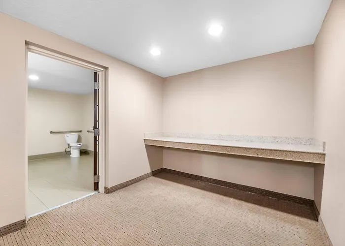 Comfort Suites Orlando Airport