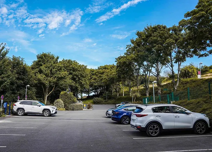 Hotels in Port-en-Bessin-Huppain