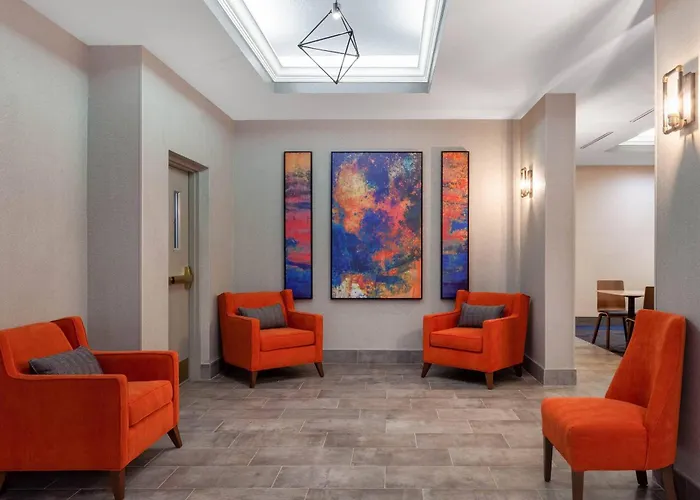 La Quinta By Wyndham St. Petersburg Northeast *Newly Renovated Hotel