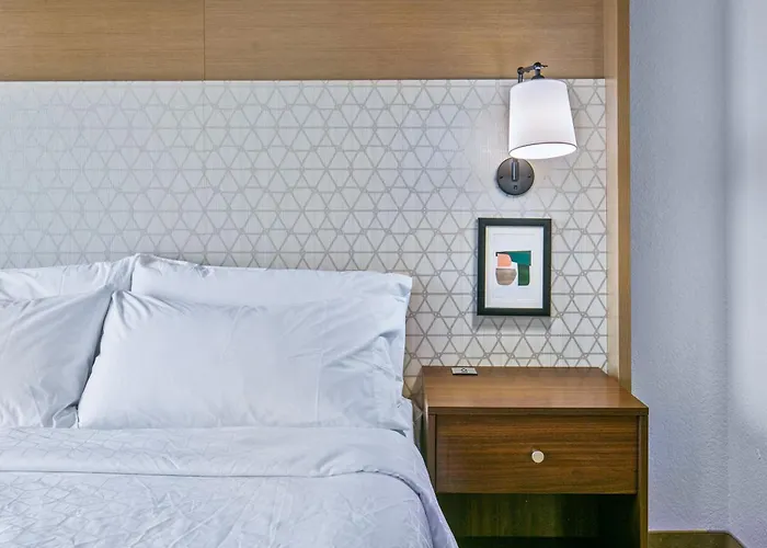 Lucedale Hotels