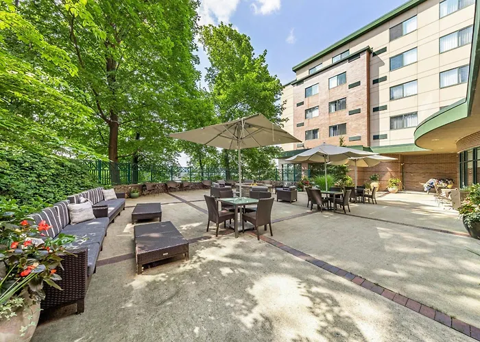 Courtyard By Marriott Boston Waltham Hotel