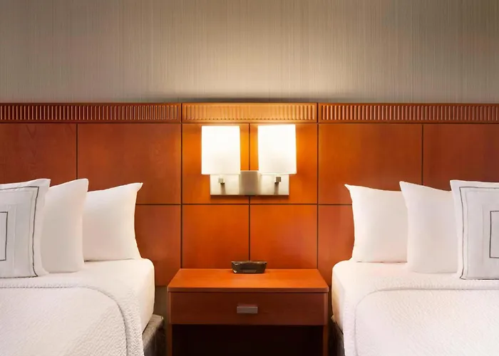 Courtyard By Marriott Bloomington Normal