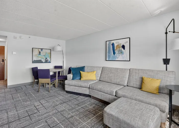 Luxury Hotels in Lansing