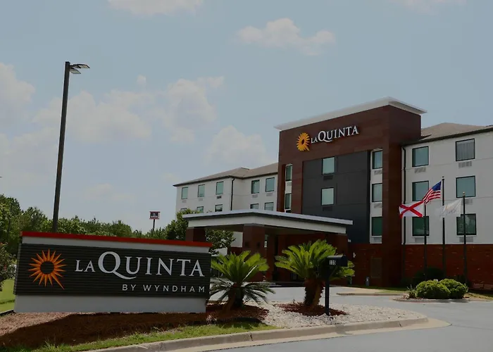 Auburn Hotels