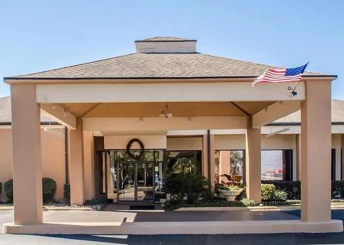 Quality Inn & Suites Pensacola Bayview