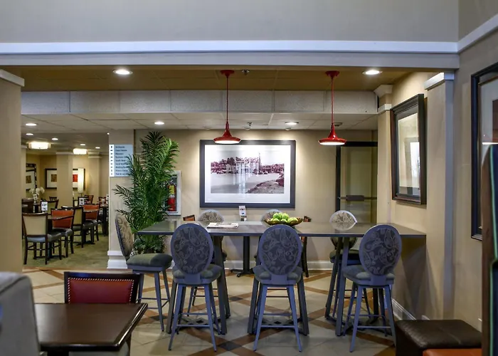 Decatur Hotels