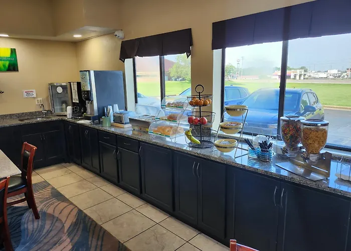 Caseyville Hotels