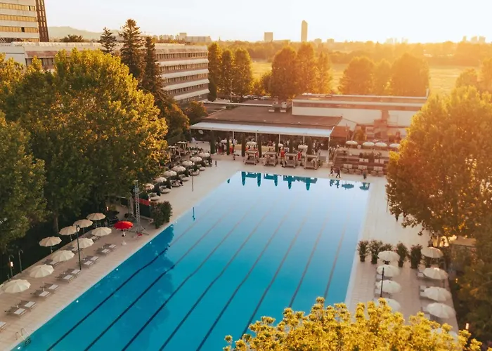 Living Place Hotel