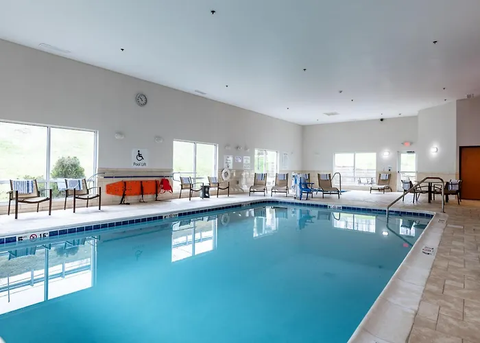 New Martinsville Hotels