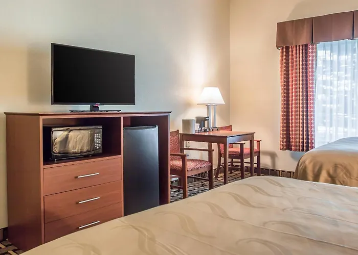 East Troy Hotels