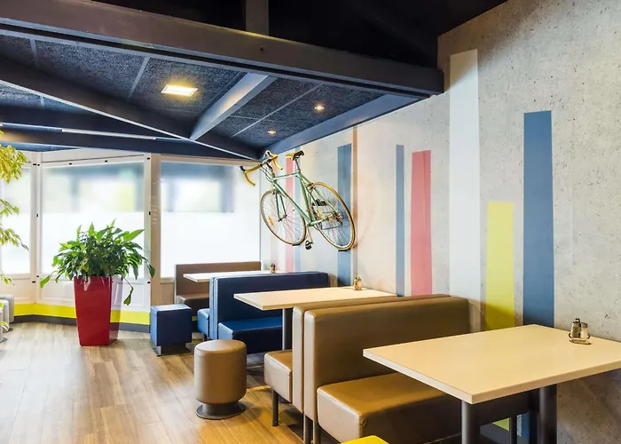 Issy-les-Moulineaux Hotels