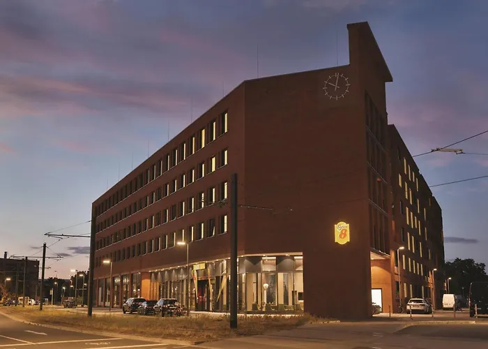 Super 8 By Wyndham Mainz Zollhafen Hotel