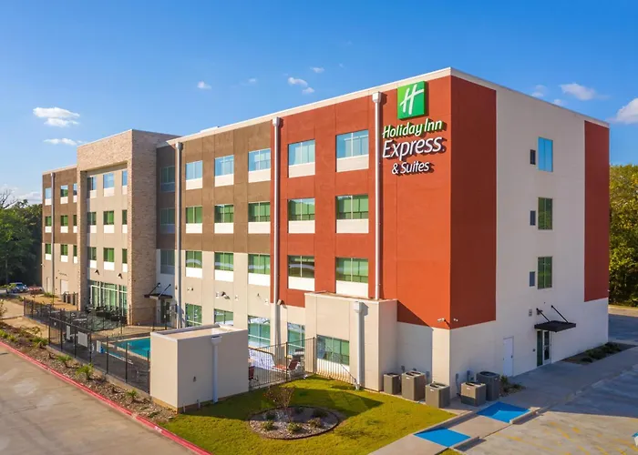 Lindale Hotels