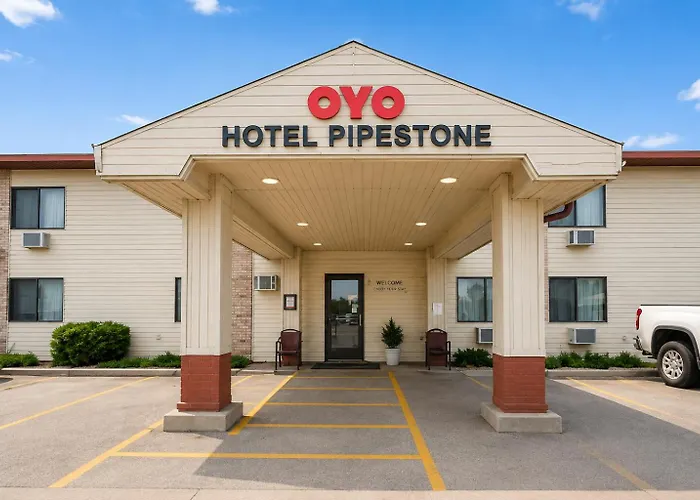 Pipestone Hotels