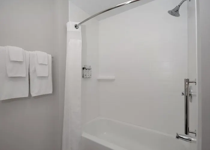 Oscoda Hotels