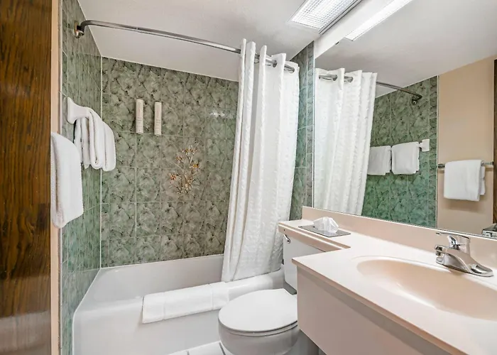 Mishicot Hotels