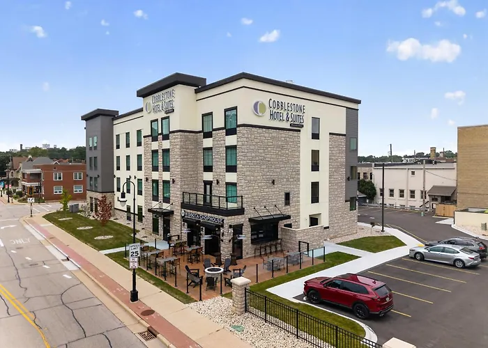 Waukesha City Center Hotels