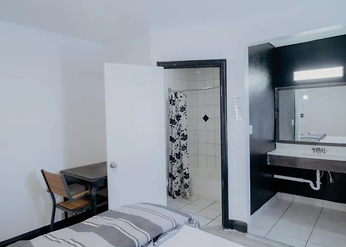 Huntington Park Hotels