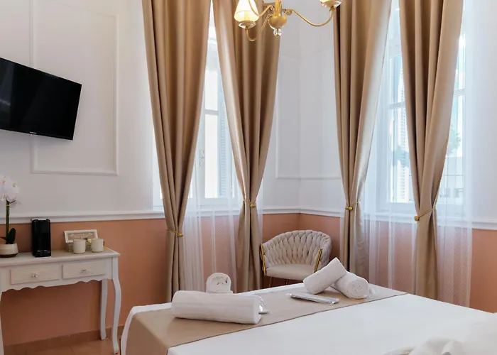 Aphrodite Luxury Rooms
