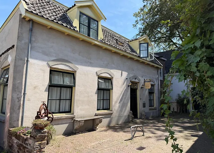 Hotel Hanzestadslogement De Leeuw in het centrum, Snoepwinkel, Hanzemuseum, Koffieschenkerij met Binnenplaats, Kamers met keukentje en Ontbijtservice