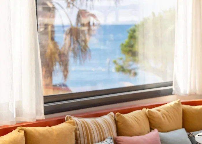 Villeneuve-Loubet Hotels