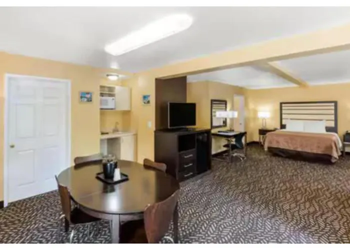 Quality Inn & Suites Capitola By The Sea