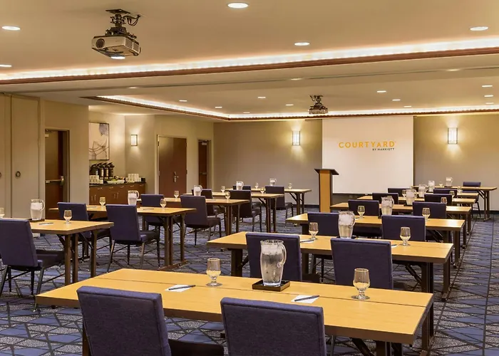 Courtyard By Marriott Madison West / Middleton Hotel