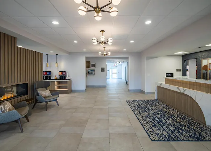 Easley Hotels