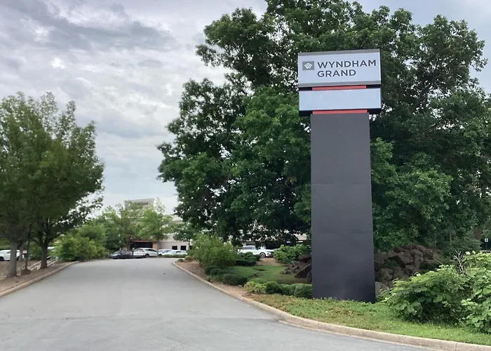 Wyndham Grand Executive Center Little Rock Airport Hotel
