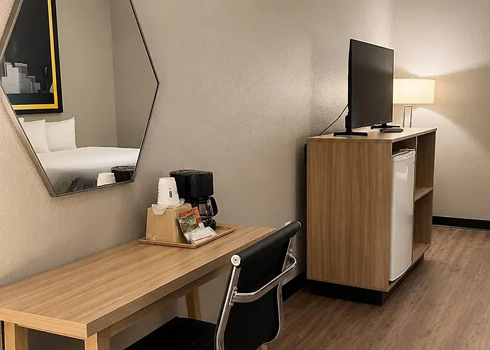 Super 8 By Wyndham Brenham Tx