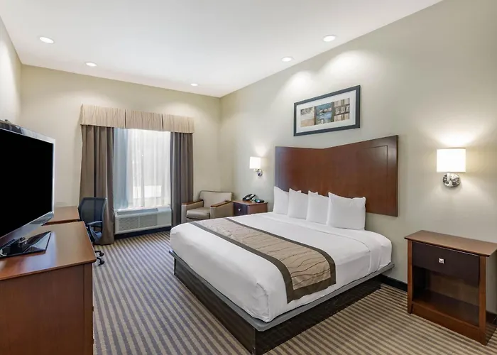 Baymont By Wyndham Victoria Hotel