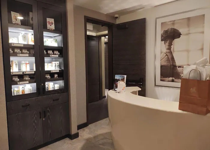 Hoodoo Moab, Curio Collection By Hilton