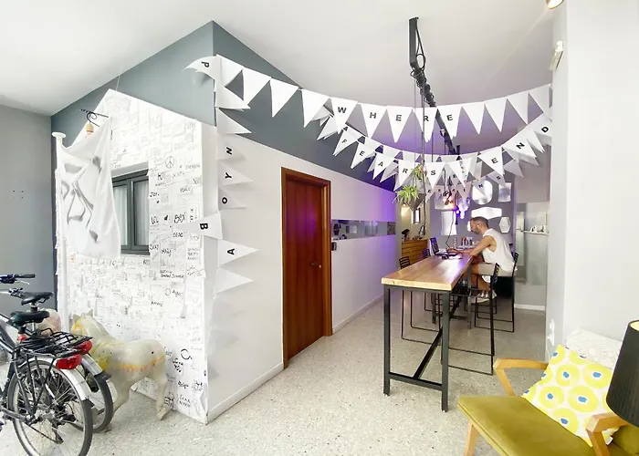 Live In Athens, Psyrri Central Apartments