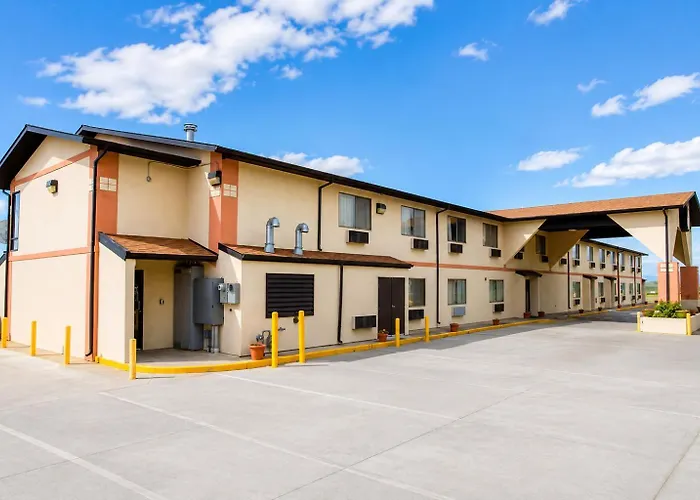 Super 8 By Wyndham Rawlins Wyoming Motel