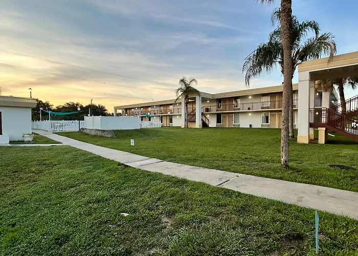Super 8 By Wyndham Ocala I-75