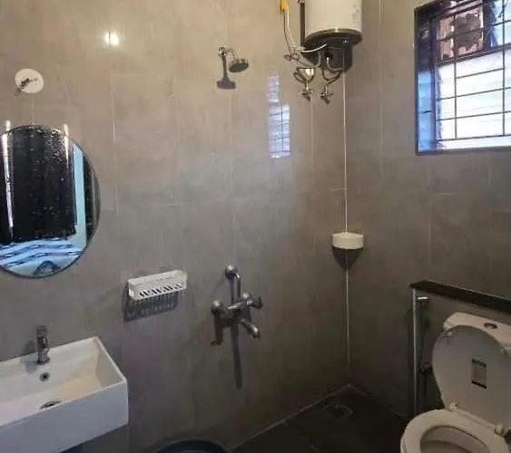 Navalur Hotels